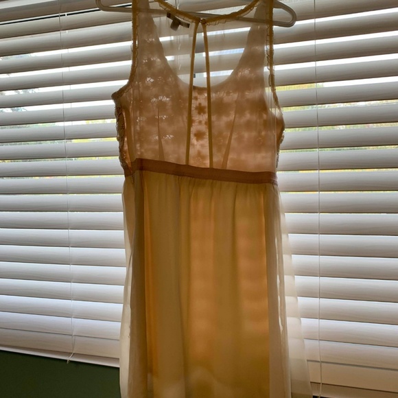 Cream coloured dress AE - Picture 2 of 2